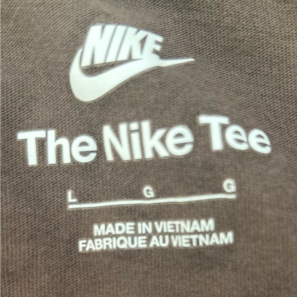 Nike Women’s Tshirt - Picture 10 of 16
